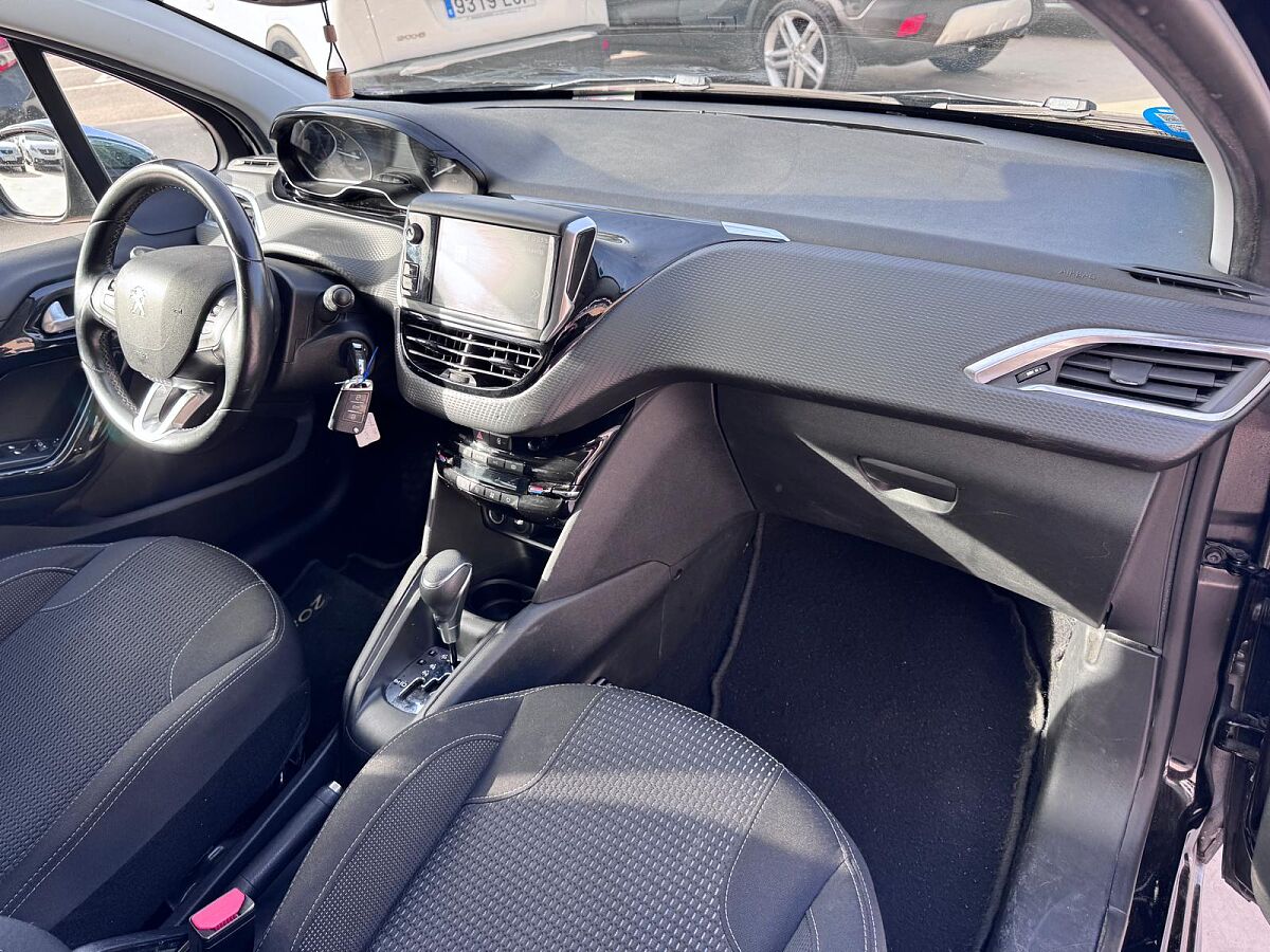 PEUGEOT 208 TECH 1.2 E-THP LPG AUTO SPANISH LHD IN SPAIN 70000 MILES SUPER 2019